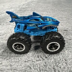 Hot Wheels Monster Truck Shark Wreak Diecast Blue Shark Monster Truck 1:64 Car